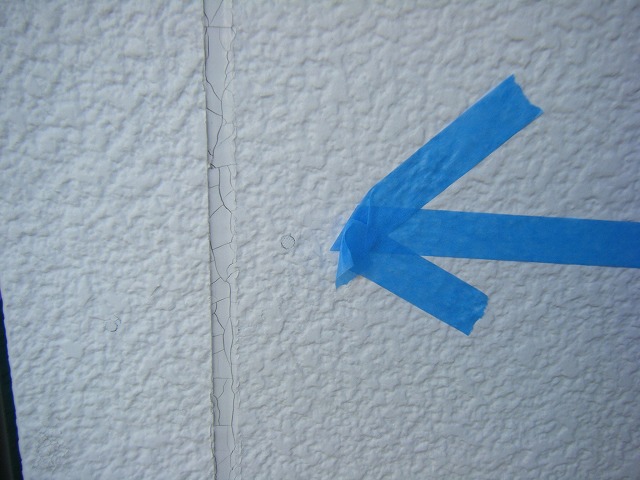 ひび割れたシーリングは早めの打ち替えを